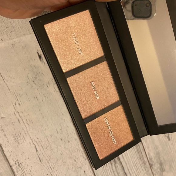 MAC cosmetics hyper real glow - Picture 2 of 5